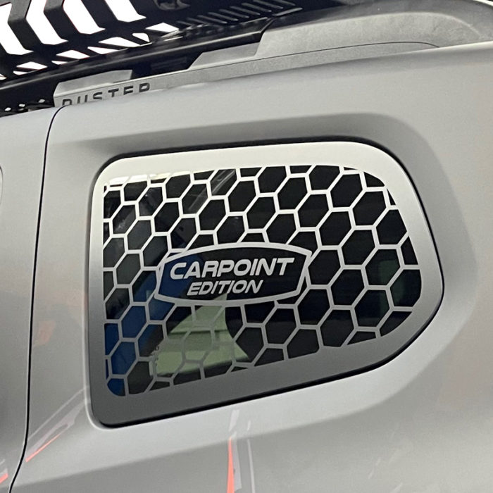 2er Set Gitteraufkleber Carpoint Edition Kofferraumfenster für Dacia Duster ab 2018